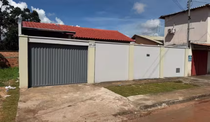Casa 2 quartos Itapuã