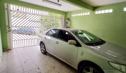Lindo sobrado com 3 dormitórios, 2 vagas, churrasqueira e impecável