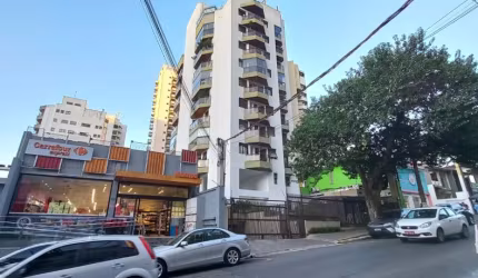 Belíssimo apto reformado e com ar condicionado em Moema, 3 dormitórios, 1 suíte, 2 vagas, Piscina, Sala de Ginástica, depósito e dispensa e fora de rota.