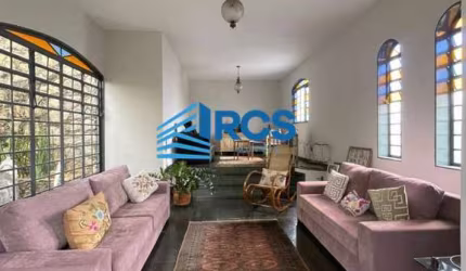 Casa para Venda em Uberlândia, Lidice, 4 dormitórios, 1 suíte, 4 banheiros, 4 vagas