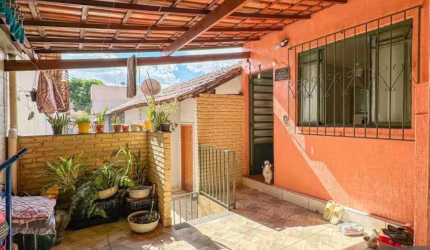 Casa muito aconchegante, com 2 dormitórios, B. Copacabana.  ÓTIMO PREÇO.