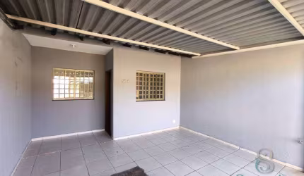 Casa para alugar ou à venda no Jardim Planalto - Com 3 dormitórios, sendo 1 suíte. 70 m² útil e 125 m² de terreno - R$1.500,00/mês - Londrina/PR