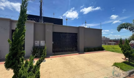 Casa para alugar no bairro Colinas em Londrina - 3 dormitórios, 1 suíte, cozinha, sala 2 ambientes, 1 vaga, 90,00 de área útil, - R$2.800,00/mês
