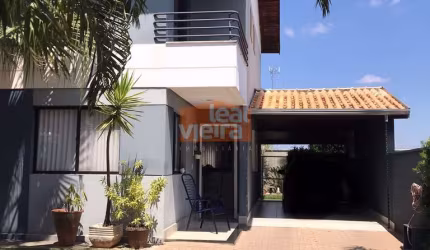 Casa no Condomínio Villagio Esmeralda