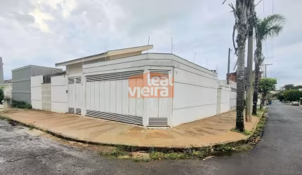 Casa para alugar de Esquina no Jardim Parati