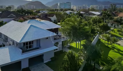 Casa de Luxo à Venda de 1.096 m² no Condomínio Mansões, Barra da Tijuca, RJ – Exclusividade e Sofisticação