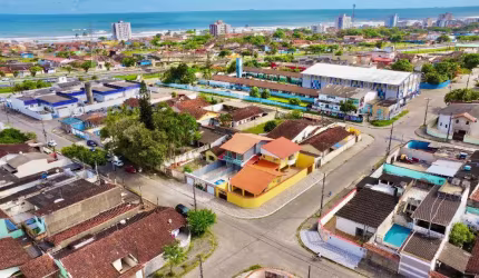 Lindo sobrado novo com piscina, 3 vagas.