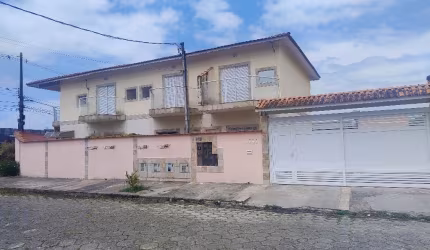 Lindo sobrado em condomínio fechado com piscina