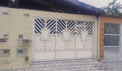 Casa térrea, 2 vagas cobertas. Mongaguá - Vera Cruz