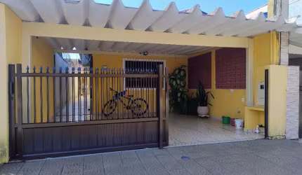 Casa térrea 2 dormitórios, 2 vagas e edícula nos fundos