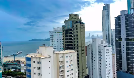PIONEIROS, VISTA MAR, MOBILIADO, CHURRASQUEIRA À CARVÃO, 3 SUÍTES, 3 VAGAS DE GARAGEM