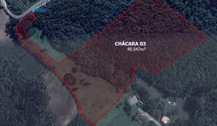 Linda chácara com lago, nascente e área de preservação