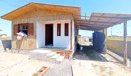 ÓTIMA OPORTUNIDADE CASA  À VENDA EM BALNEÁRIO ARROIO DO SILVA 
