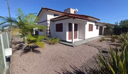 ÓTIMA OPORTUNIDADE CASA  À VENDA EM ARARANGUA 