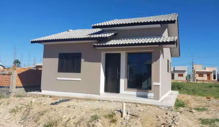 ÓTIMA OPORTUNIDADE CASA  À VENDA EM ARARANGUA 