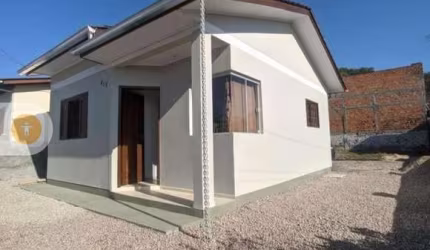 ÓTIMA OPORTUNIDADE CASA  À VENDA EM ARARANGUA 