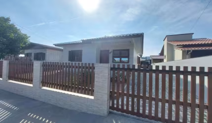 ÓTIMA OPORTUNIDADE CASA  À VENDA EM BALNEÁRIO ARROIO DO SILVA 