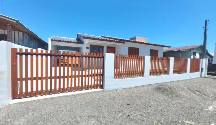 ÓTIMA OPORTUNIDADE CASA  À VENDA EM BALNEÁRIO ARROIO DO SILVA 