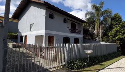 Sobrado Averbado para venda no Bairro Abranches.