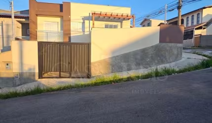 Casa de Esquina na Zona Oeste