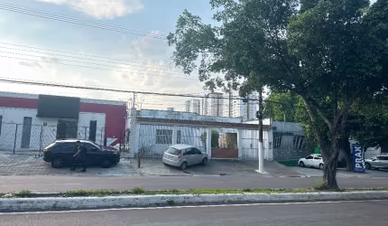Casa na Av. Humberto Calderaro antiga Paraiba