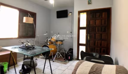 Casa com 2 quartos à venda na Rua Manoel Bandeira, 146, Jardim Itu Sabará, Porto Alegre, 150 m2 por R$ 430.000