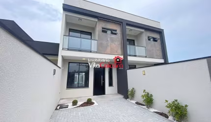 Sobrado novo com 3 quartos e piscina em Matinhos