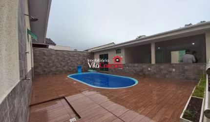 Casa com 06 quartos e piscina em Pontal do Paraná