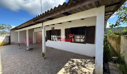 CASA COM 4 QUARTOS NO BALNEÁRIO SOLYMAR