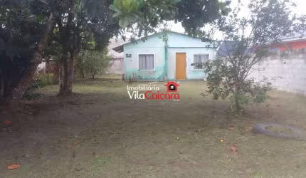 CASA COM AMPLO TERRENO NO ALBATROZ
