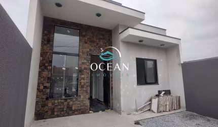Casa com piscina proximo ao mar em Matinhos