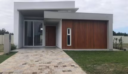 Casa 4 Dormitórios à venda no Bairro Arroio Teixeira com 200 m² de área privativa