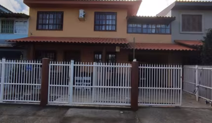 Sobrado 3 Dormitórios à venda no Bairro Curumim - 2 vagas de garagem