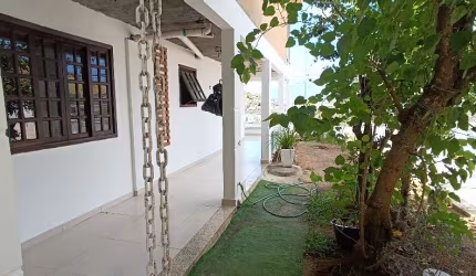 Alugo espaçosa casa de 2 quartos na Boiuna com2 vagas