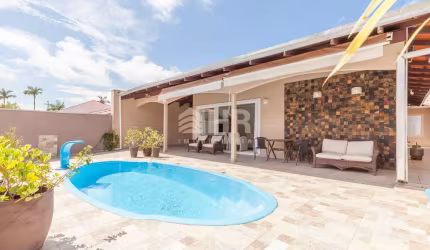Casa com 6 quartos à venda na Rua Três, 64, Saint Etiene, Matinhos, 118 m2 por R$ 1.100.000