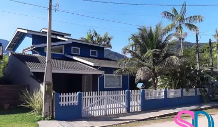Linda casa tipo sobrado, com 4 quartos, em loteamento fechado, para venda, Ubatuba - SP