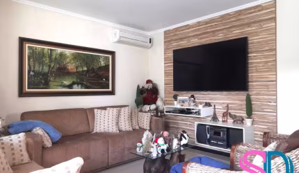 Linda casa com 3 dormitórios, piscina e maravilhosa área gourmet, em condomínio residencial, em Ubatuba – SP.