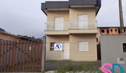 Casa tipo sobrado, com 4 quartos, mobiliado, para venda, na Praia da Maranduba, Ubatuba SP.