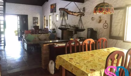 Casa com 3 dormitórios, para venda, a 80m da Praia da Enseada, em Ubatuba – SP