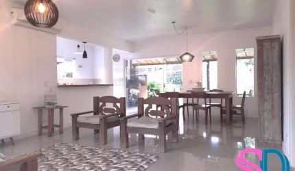 Casa térrea, com 3 dormitórios, mobiliada, em loteamento fechado, para venda, Ubatuba - SP
