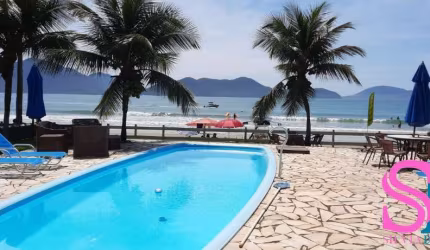 Casa pé na areia, com 10 dormitórios, na Praia da Fortaleza, em Ubatuba - SP.