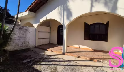 Imóvel com 03 dormitórios e edícula, situado no Bairro Umuarama, Ubatuba - SP.