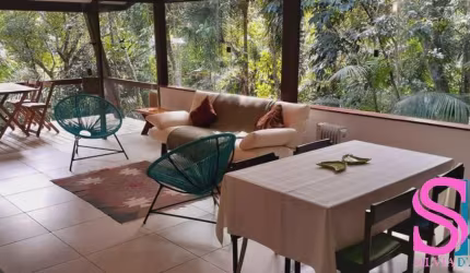 Aconchegante casa em estilo rústico, com 3 dormitórios, para venda ou locação, na Praia do Prumurim, em Ubatuba SP