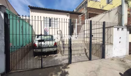 Duas casas no quintal