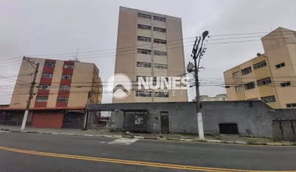 Apartamento reformado e vazio na Av. João de Andrade.