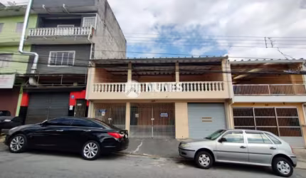 Casa de 02 dormitórios com excelente localização