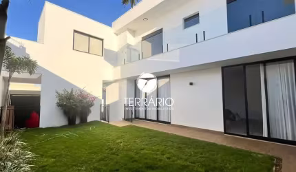 Casa à venda no Treviso em Varginha com churrasqueira, 3 quartos, 1 suíte, 3 banheiros e 2 vagas
