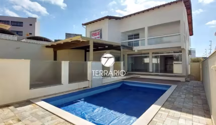 Casa à venda no Jardim Petrópolis em Varginha com piscina, 3 quartos, 1 suíte, 3 banheiros e 4 vagas