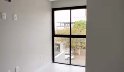 Apartamento novo 1 km da praia central !!
