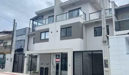 Sobrado Triplex à Venda em Balneário Camboriú - NAÇÕES